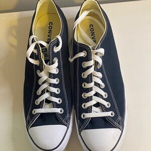 NWOT Converse Black and White Canvas Sneakers M10.5